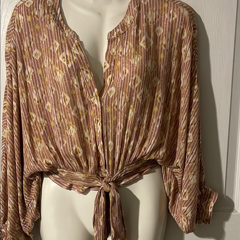 Chic Tie-Front Patterned Blouse
